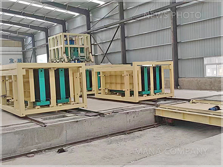 1689325398848564.jpg 復(fù)合外墻板生產(chǎn)線-客戶現(xiàn)場02.jpg